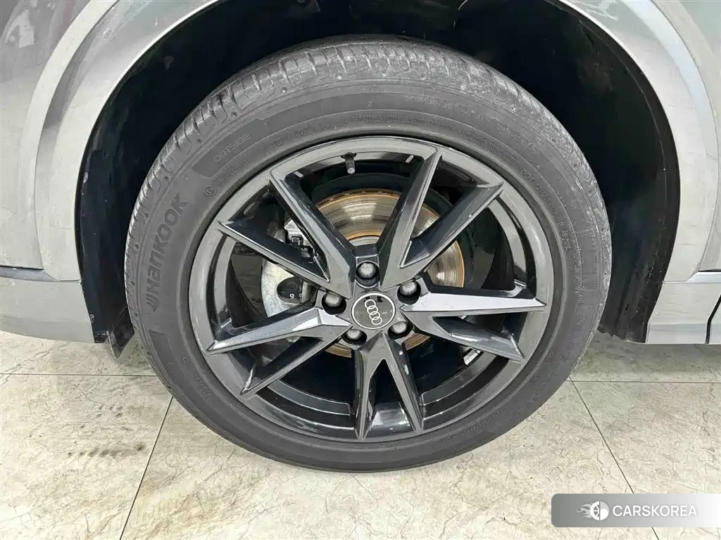 Audi Q2L id 4628405 из Китая 7