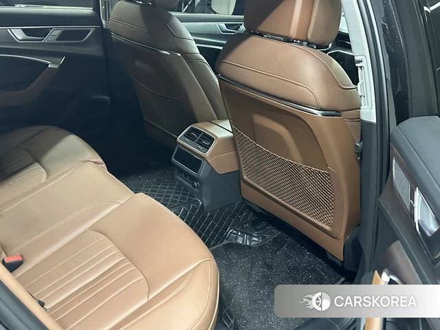 Audi A6L id 4259402 из Китая 7