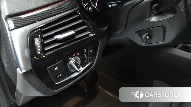 BMW 5 Series (G30) id 3039240 из Кореи 7