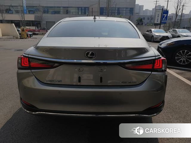 Lexus ES id 3908444 из Китая 7