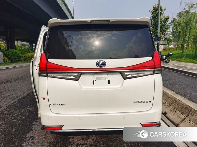 Lexus LM id 4290860 из Китая 7