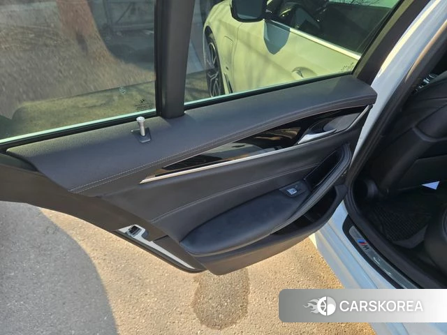 BMW 5 Series (G30) id 3823814 из Кореи 7