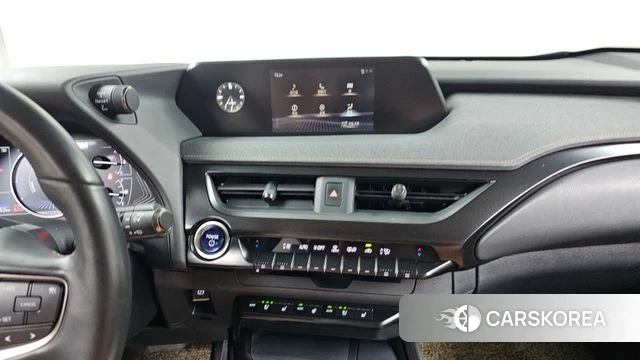 Lexus UX250h id 3885389 из Кореи 7