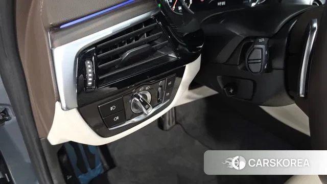 BMW 5 Series (G30) id 3039560 из Кореи 7