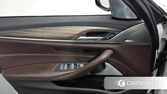 BMW 5 Series (G30) id 3499619 из Кореи 7