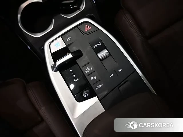 BMW iX1 (U11) id 3533770 из Кореи 7