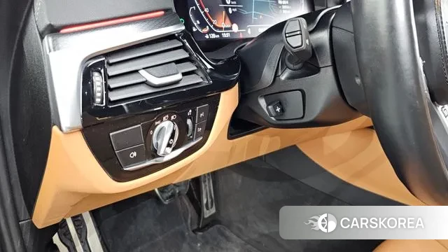 BMW 5 Series (G30) id 3452561 из Кореи 7