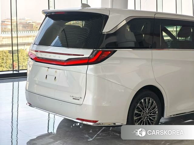 Lexus LM id 4307772 из Китая 7