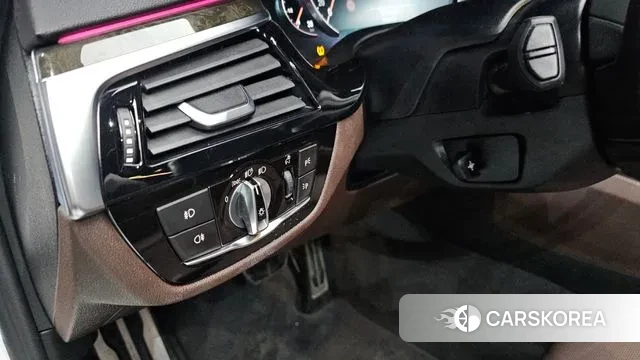 BMW 5 Series (G30) id 3789732 из Кореи 7