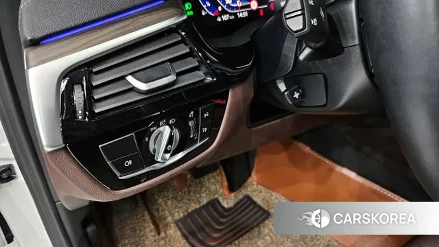 BMW 5 Series (G30) id 2960815 из Кореи 7