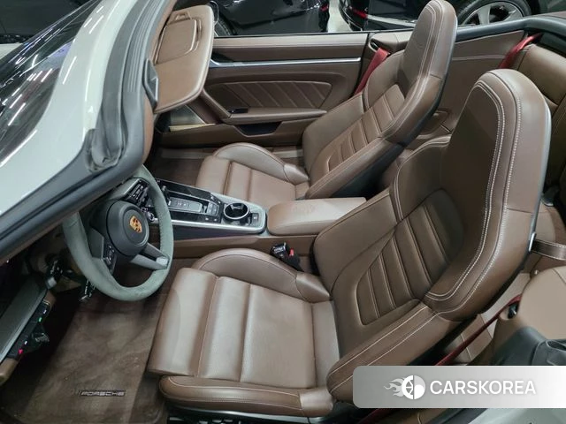 Porsche 911(992) id 4248966 из Кореи 7