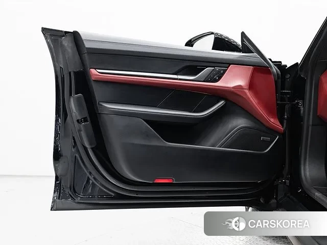 Porsche Taycan id 3571299 из Кореи 7