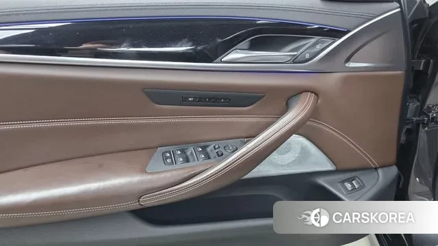 BMW 5 Series (G30) id 3407858 из Кореи 7