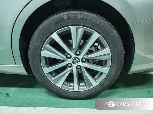 Lexus ES id 4208587 из Китая 7