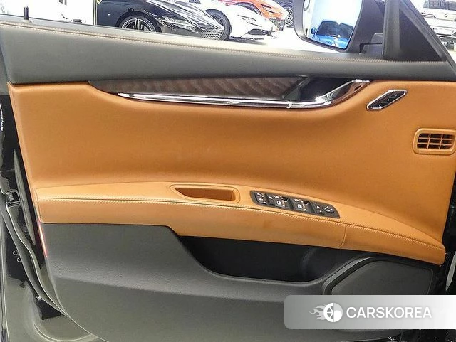 Maserati Quattroporte id 3893925 из Кореи 8