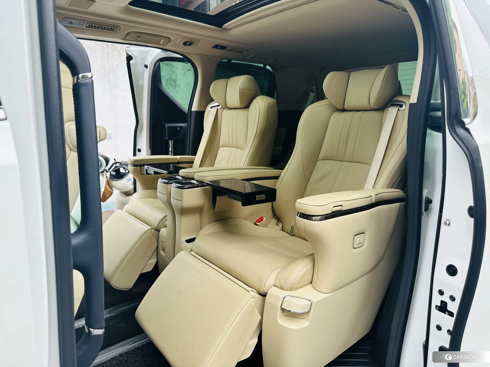 Toyota Elfa id 4455716 из Китая 8