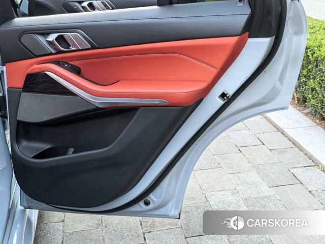 BMW X5 M id 4238683 из Китая 8