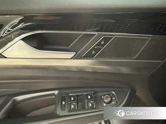 Volkswagen Passat id 4341838 из Китая 8