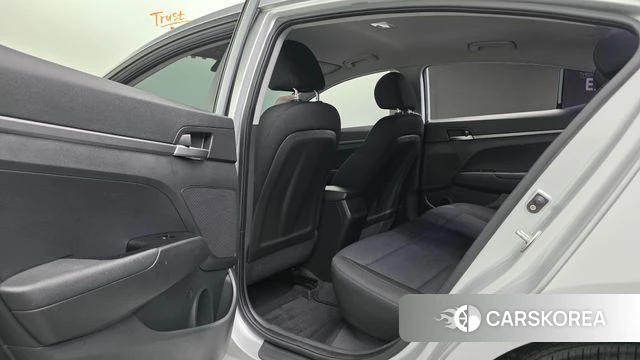 Hyundai Avante AD id 3905716 из Кореи 8