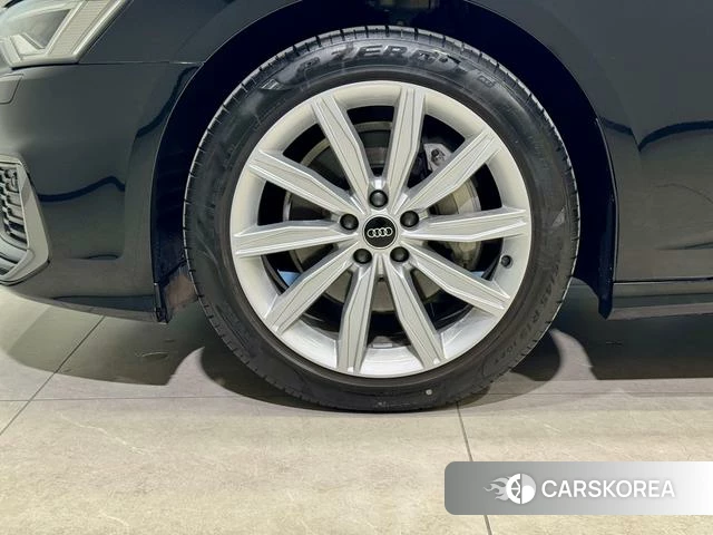 Audi A6L id 3896017 из Китая 8