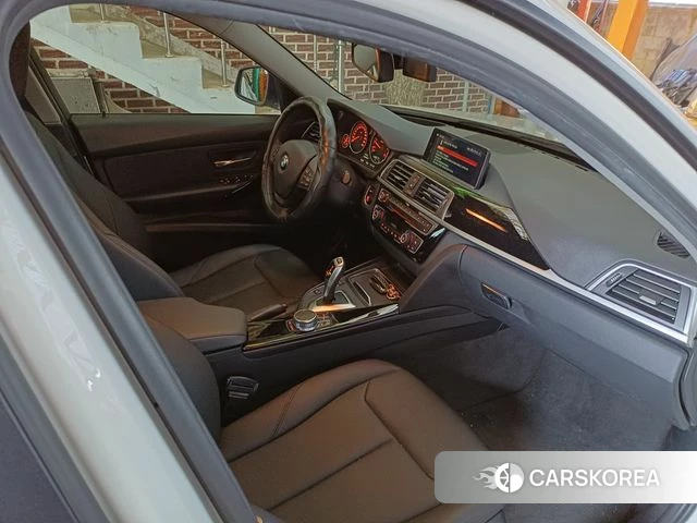 BMW 3 Series (F30) id 3937266 из Кореи 8