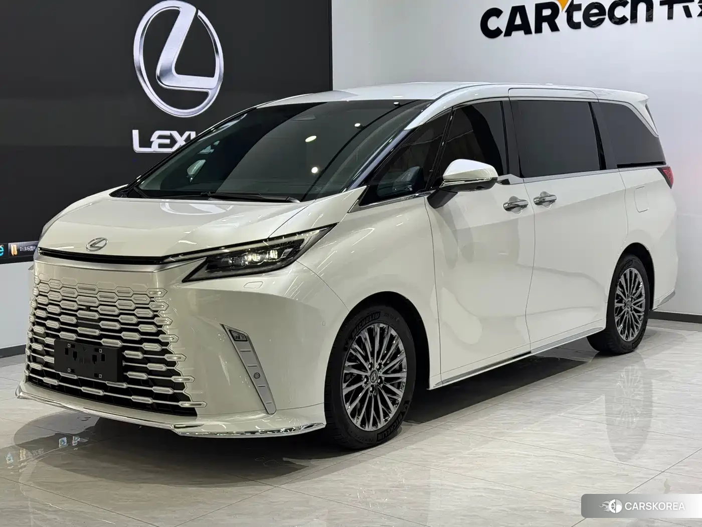 Lexus LM id 4685866 из Китая 8