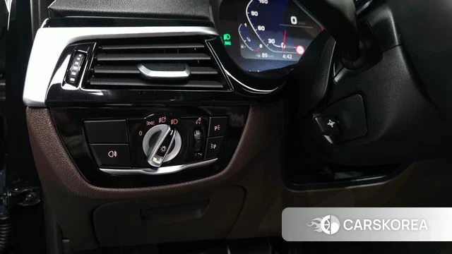 BMW 5 Series (G30) id 4202199 из Кореи 8