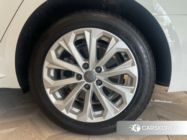 Audi A4L id 4212472 из Китая 8