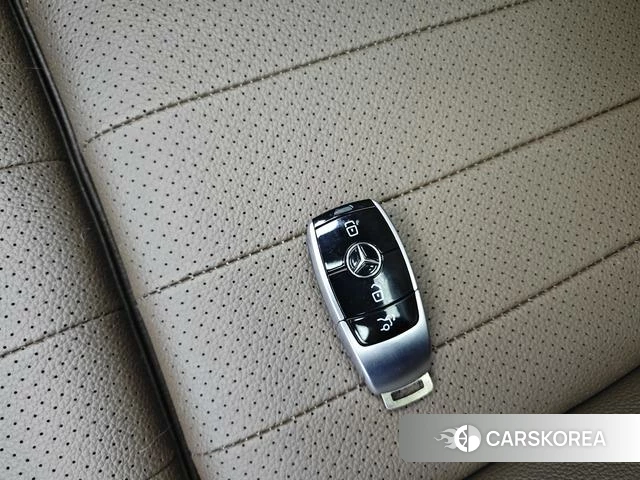 Mercedes-Benz E-class id 4260304 из Китая 8