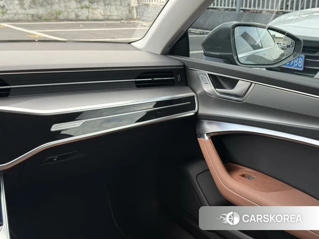 Audi A7L id 4263932 из Китая 8