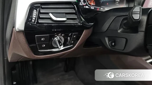 BMW 5 Series (G30) id 3598276 из Кореи 8