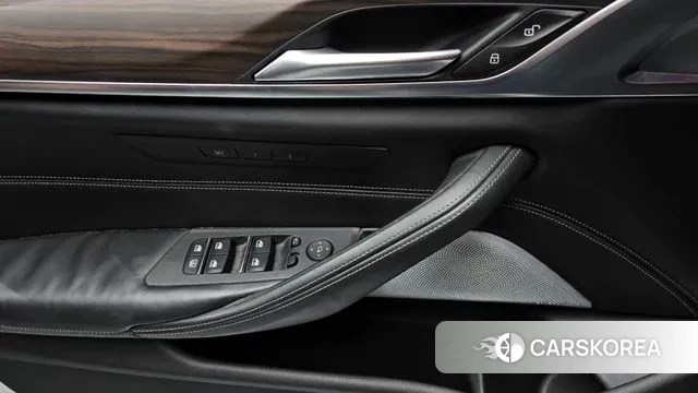 BMW 5 Series (G30) id 3009453 из Кореи 8