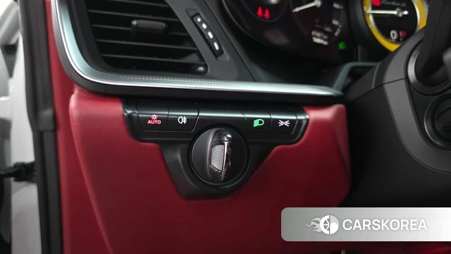 Porsche 911(992) id 4243500 из Кореи 8