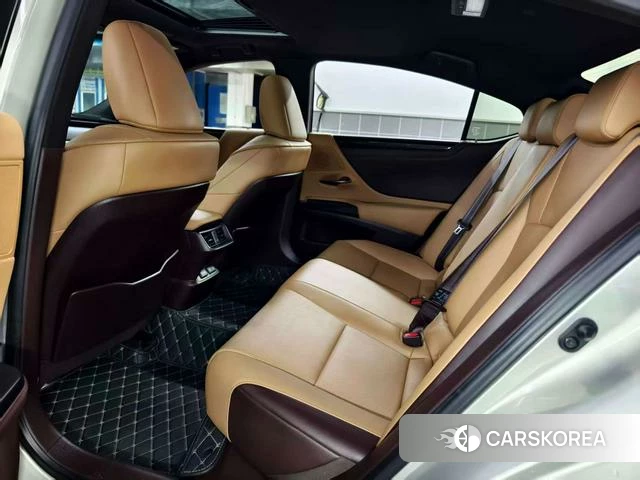 Lexus ES id 4348935 из Китая 8