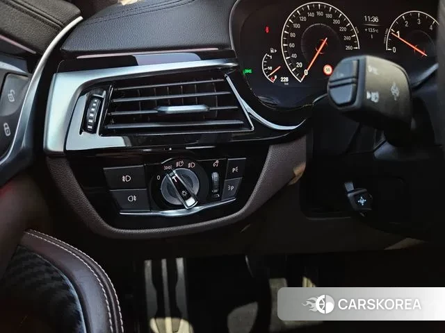 BMW 5 Series (G30) id 3275320 из Кореи 8