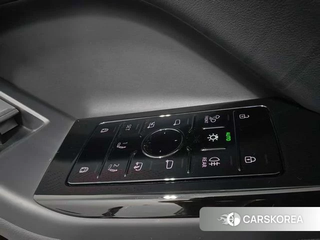 Audi Q6L Sportback e-tron id 4260881 из Китая 8