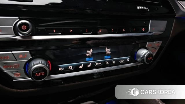 BMW 5 Series (G30) id 3915422 из Кореи 8