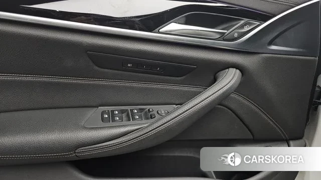 BMW 5 Series (G30) id 3698432 из Кореи 8