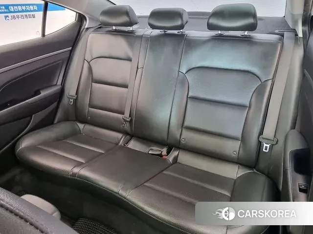 Hyundai Avante AD id 3520646 из Кореи 8