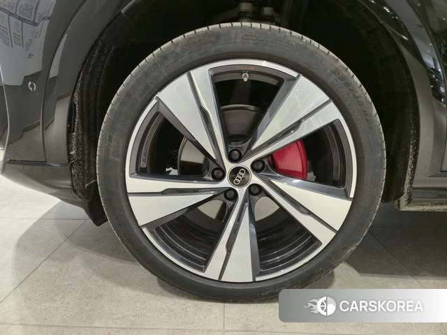 Audi Q5L id 4026794 из Китая 8