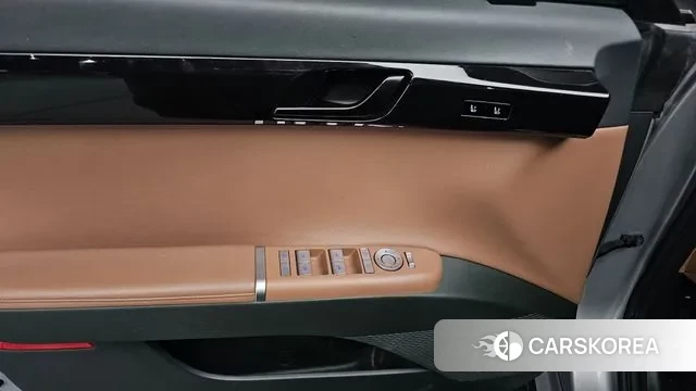 Hyundai Grandeur (GN7) id 3701486 из Кореи 8