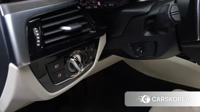 BMW 5 Series (G30) id 2985912 из Кореи 8