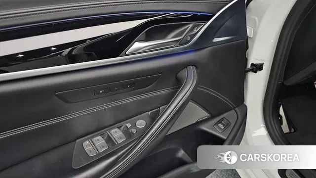 BMW 5 Series (G30) id 3448941 из Кореи 8