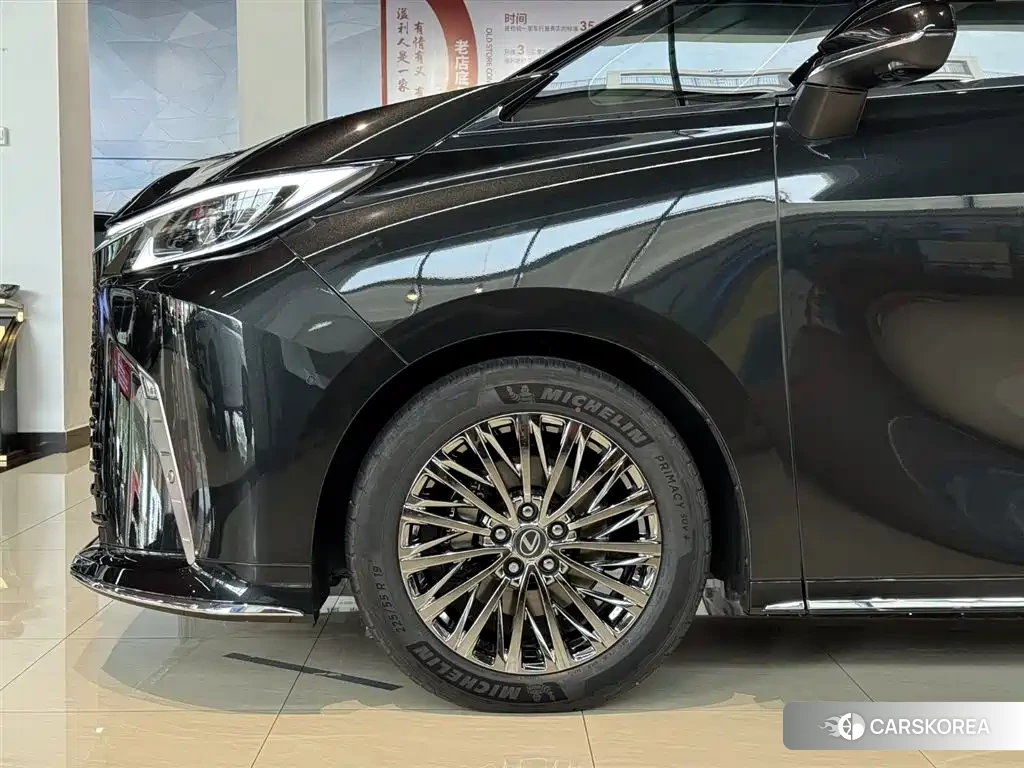 Lexus LM id 4576824 из Китая 8
