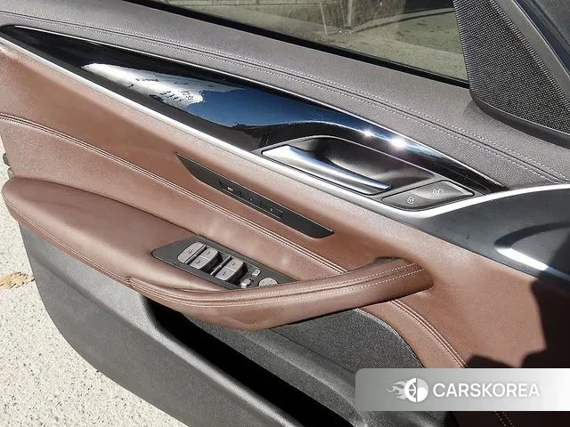 BMW 5 Series (G30) id 3644111 из Кореи 8