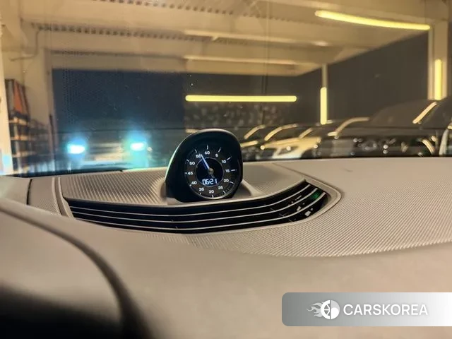 Porsche Taycan id 3571044 из Кореи 8