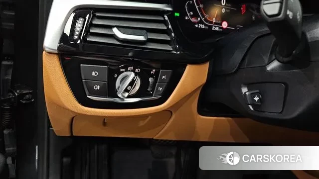 BMW 5 Series (G30) id 3101459 из Кореи 8