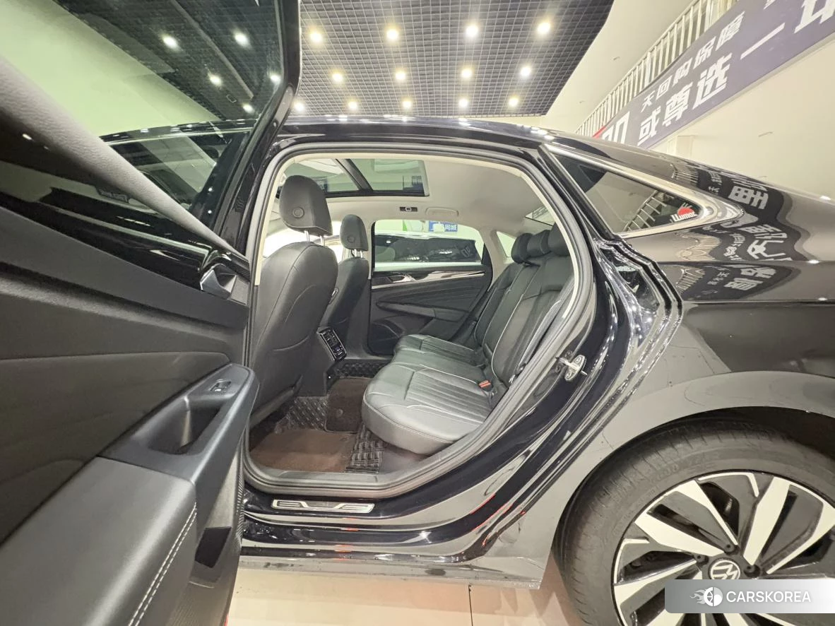 Volkswagen Passat id 4421046 из Китая 8