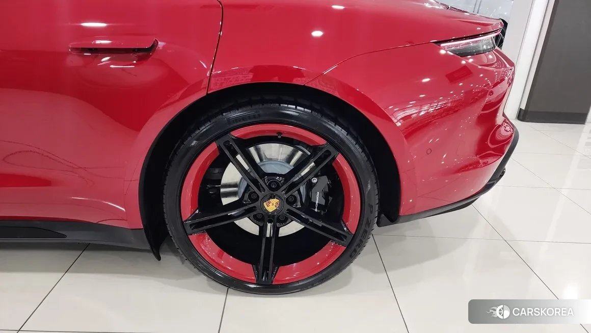 Porsche Taycan id 1661816 из Кореи 8