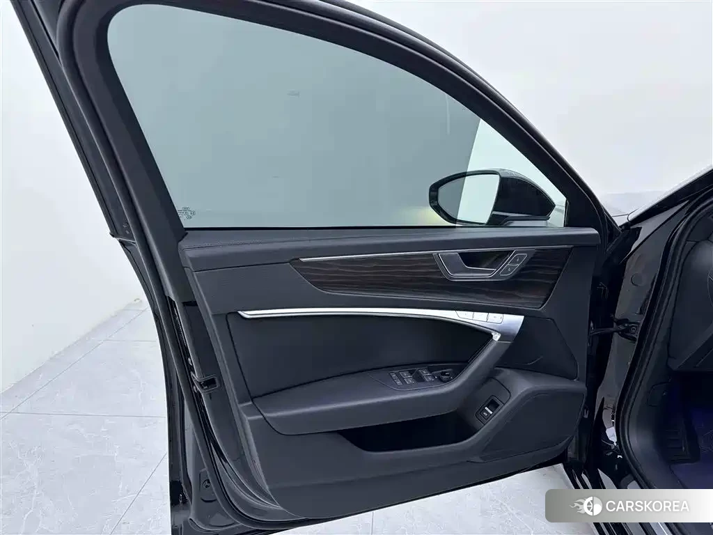 Audi A6L id 4548193 из Китая 8